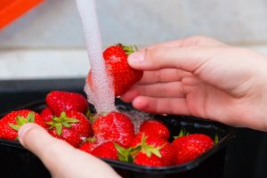 Přečtete si více ze článku Potřebujete jen jeden domácí prostředek: jak odstranit pesticidy z jahod během několika minut