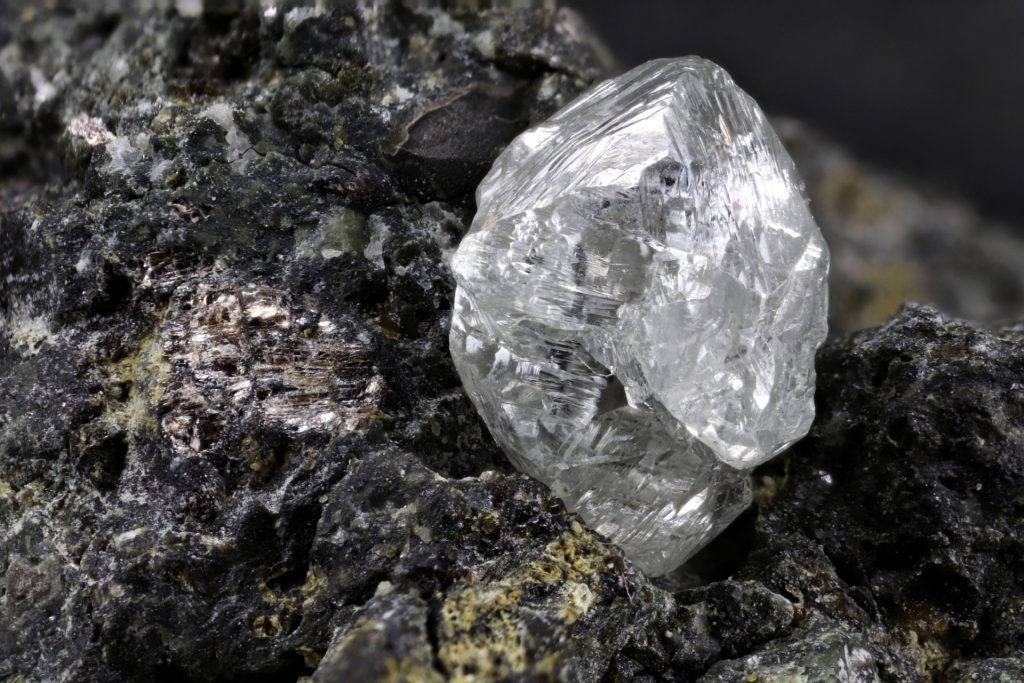 Ani zlato, ani stříbro, nejdražší minerál na Zemi, nemají jméno, které by znal někdo, a rostoucí poptávku.