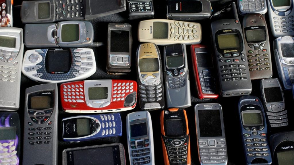 Pokud máte starý iPhone, Motorola nebo Nokia, může mít hodnotu tisíc eur nebo dolarů: nabídněte jej k prodeji.