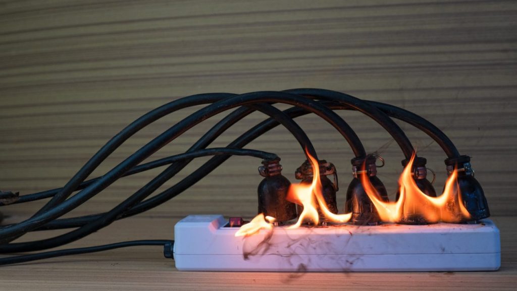 Elektrikáři to opakují znovu a znovu: nikdy neinstalujte prodlužovací kabel na tomto místě ve vaší domácnosti.