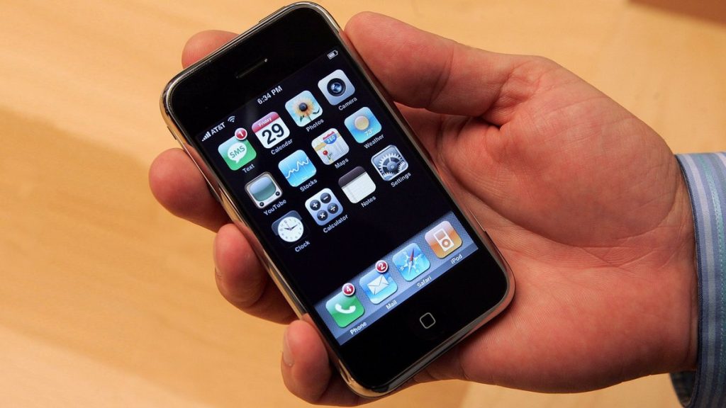 Pokud máte starý iPhone, Motorola nebo Nokia, může mít hodnotu tisíc eur nebo dolarů: nabídněte jej k prodeji.