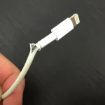 Působivý trik, jak opravit nabíječku mobilního telefonu pomocí materiálů, které máte po ruce, za pouhých několik minut