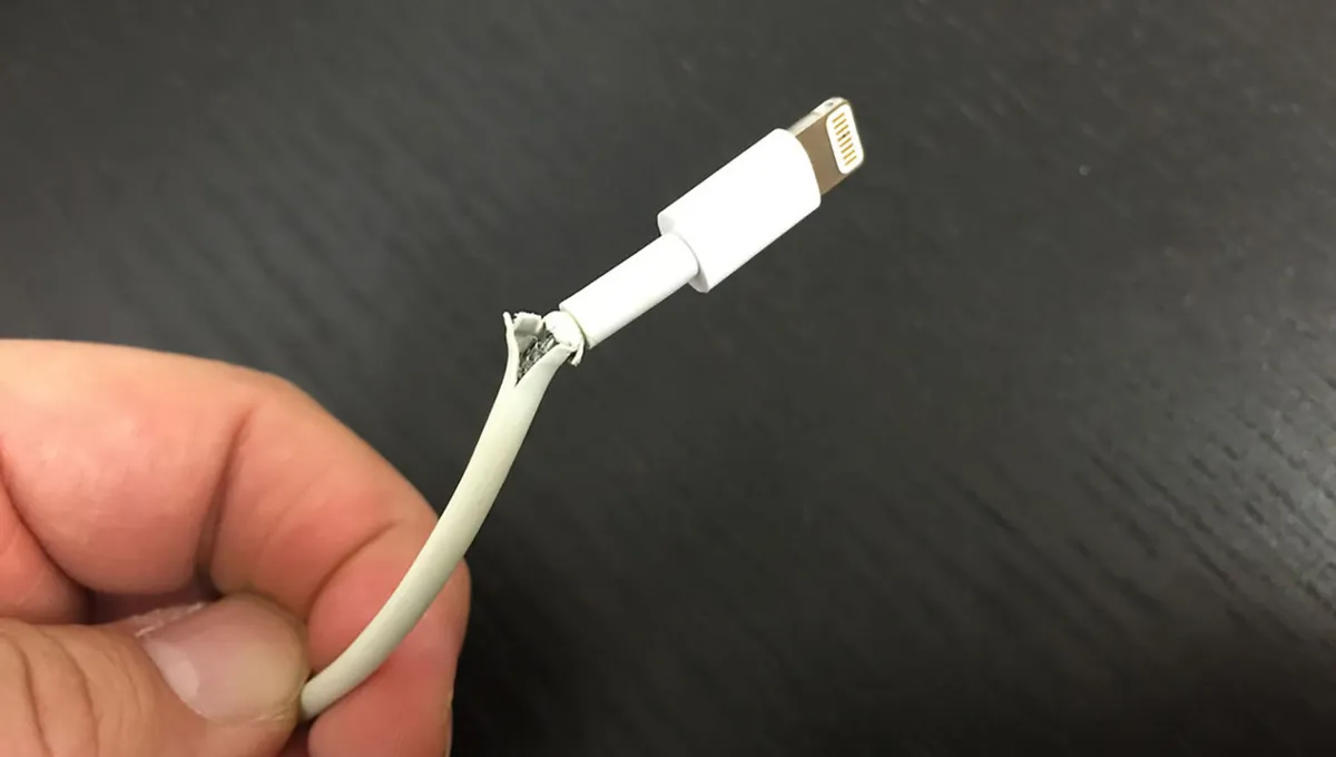 Přečtete si více ze článku Působivý trik, jak opravit nabíječku mobilního telefonu pomocí materiálů, které máte po ruce, za pouhých několik minut