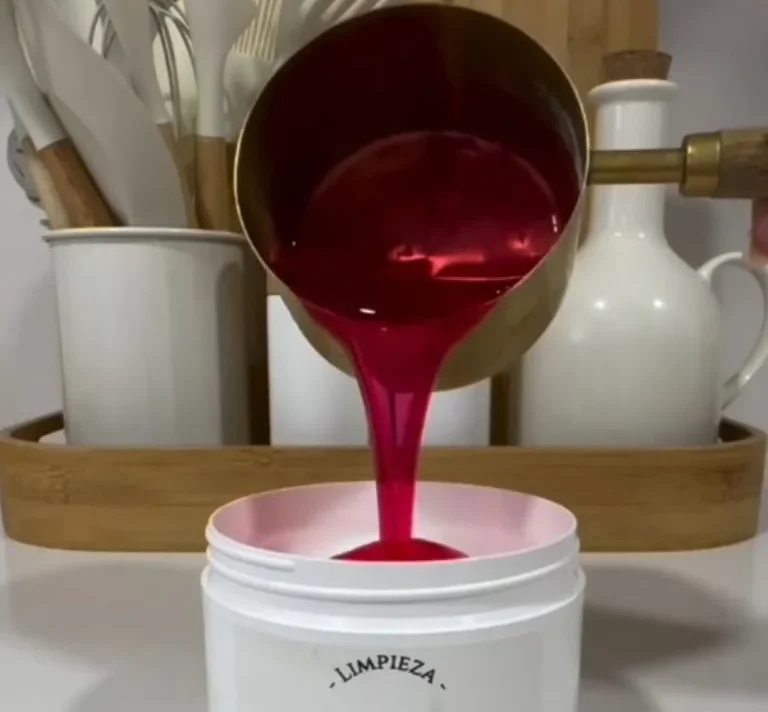 Už žádné drahé produkty: takhle si vyrobíte nejlepší čisticí krém, který vaši kuchyň a koupelnu zanechá dokonale čisté.