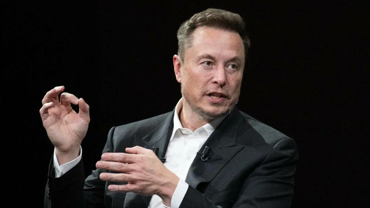 Právě si prohlížíte Elon Musk pohrozil společnosti Apple, že pokud nepřijme jeho nabídku ve výši 5 miliard dolarů, splní svou hrozbu. O několik hodin později svou hrozbu splnil.
