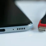 Jak snadno vyčistit nabíjecí konektor smartphonu: podrobný návod