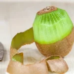 Kůra kiwi: úžasné způsoby použití, které můžete vyzkoušet doma