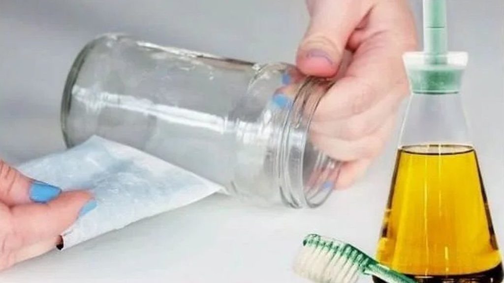 Jak odstranit zbytky etiket ze skleněných nádob? 4 účinné metody odstranění lepidla