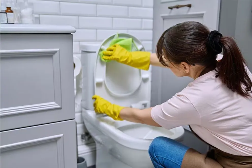 Naučte se úklidové triky, které vám pomohou udržet koupelnu zářivou a svěží: krok za krokem