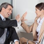 Co to podle psychologie znamená, že člověk vždy cítí vinu, když řekne „ne“?