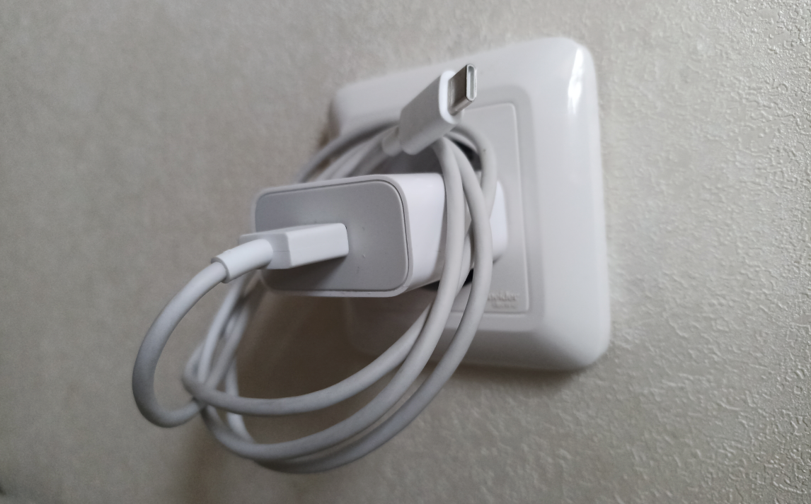 Právě si prohlížíte Elektrický spotřebič, který je nutné před spaním vypnout ze zásuvky, protože může zdvojnásobit spotřebu elektrické energie.